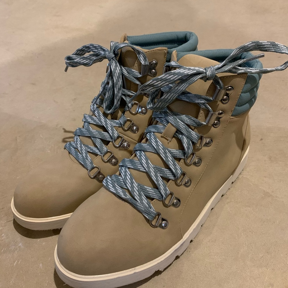 Boots (never been worn)